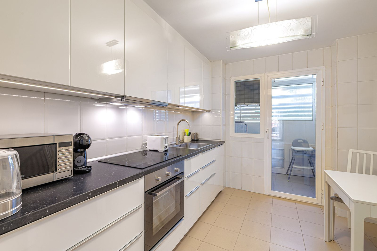 bfb878fec50ea7ab8b0a4696e25ec734 - 16