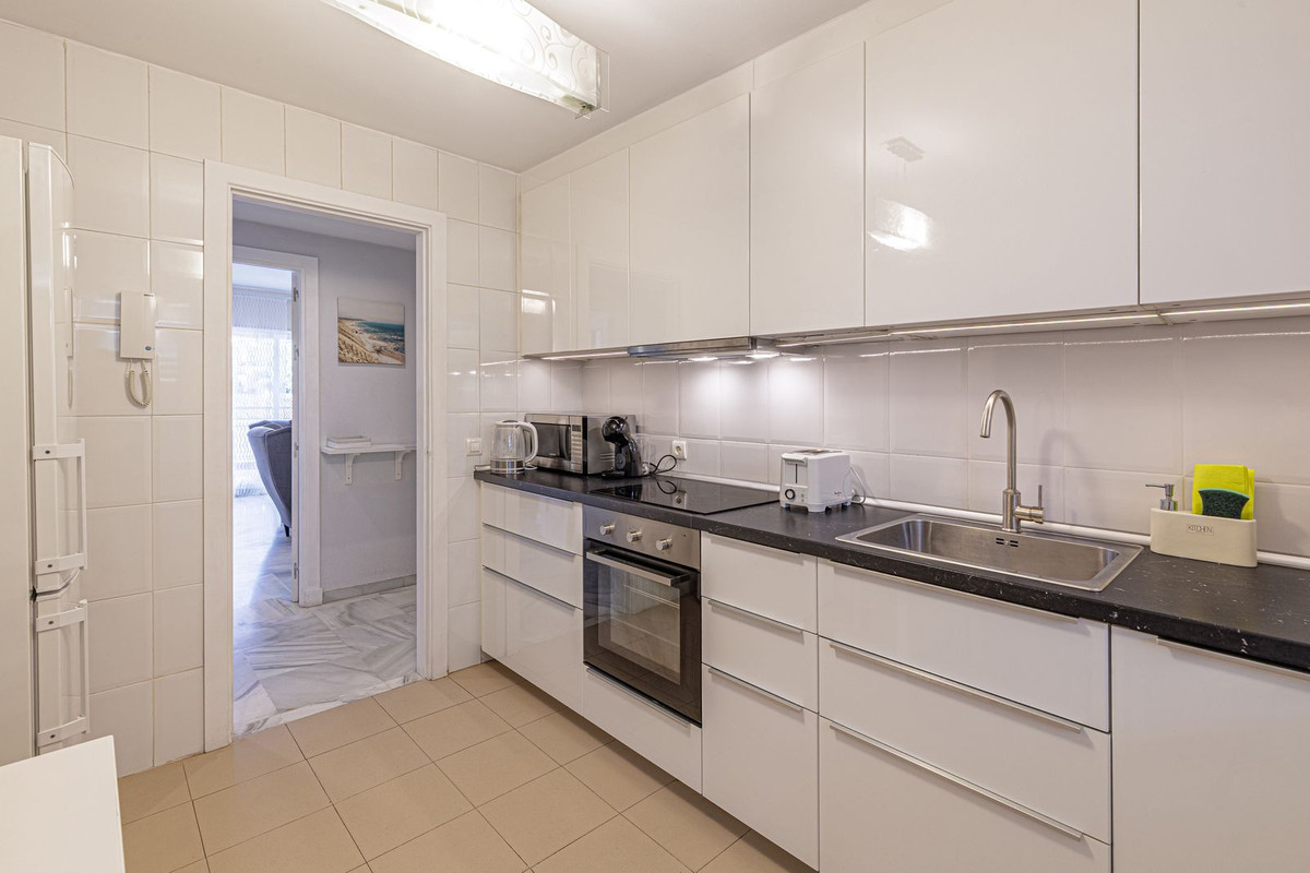 bfb878fec50ea7ab8b0a4696e25ec734 - 17