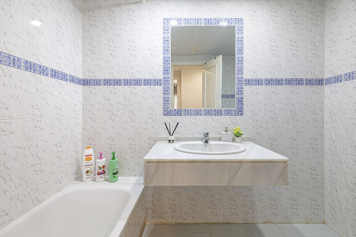 bfb878fec50ea7ab8b0a4696e25ec734 - 18