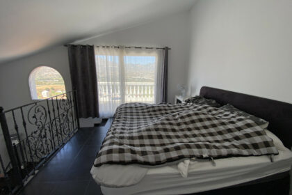 c064d3f2049291d2a2aefa449592a58c - 11