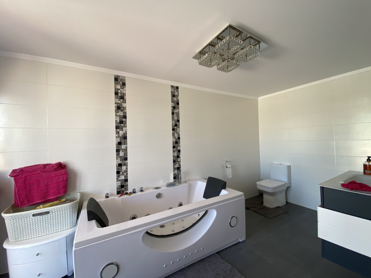 c064d3f2049291d2a2aefa449592a58c - 12