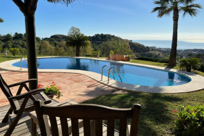 c0fecd3df251f0a59df8b88b053b8bf6 - 14