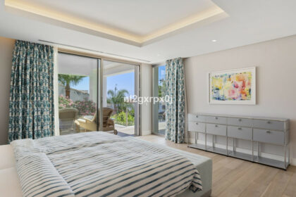 c170d3e84e44ca06f63381aeb3a6b3bd - 15