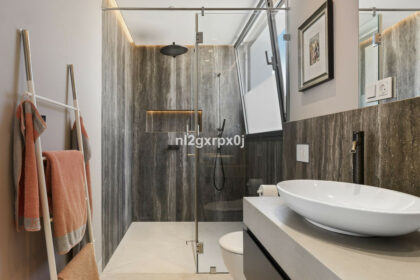 c170d3e84e44ca06f63381aeb3a6b3bd - 19