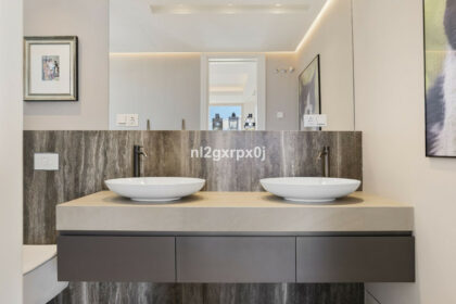 c170d3e84e44ca06f63381aeb3a6b3bd - 20