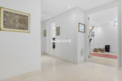 c170d3e84e44ca06f63381aeb3a6b3bd - 23