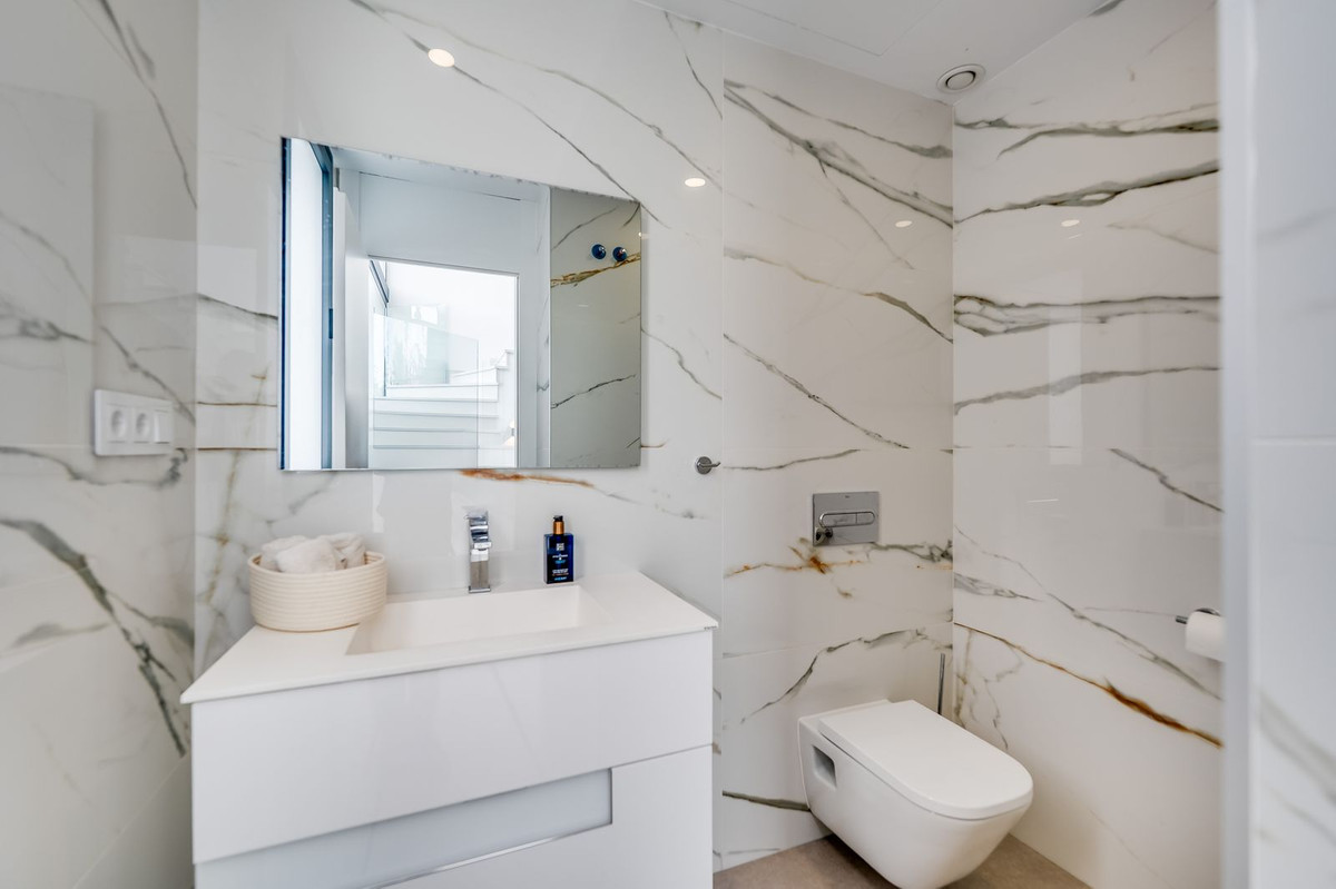 c2a0e0d146b05cb2d55c5ef3546509ee - 24