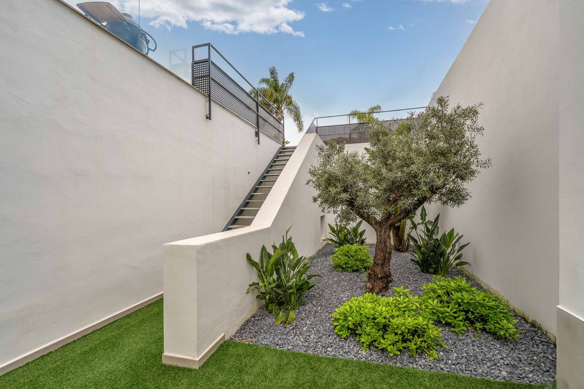 c2a0e0d146b05cb2d55c5ef3546509ee - 32