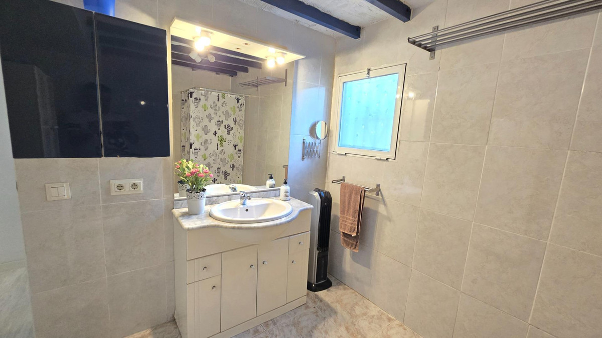 c36558cf8712a0df4bd0859551d89b37 - 24