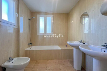 c4fe99ec8d2668fa1115e170c1be7f89 - 24