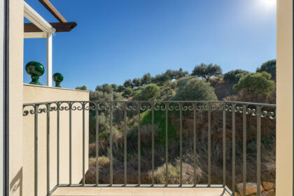 ca6167577b4db5e9d7aebb8aa72d03b1 - 13