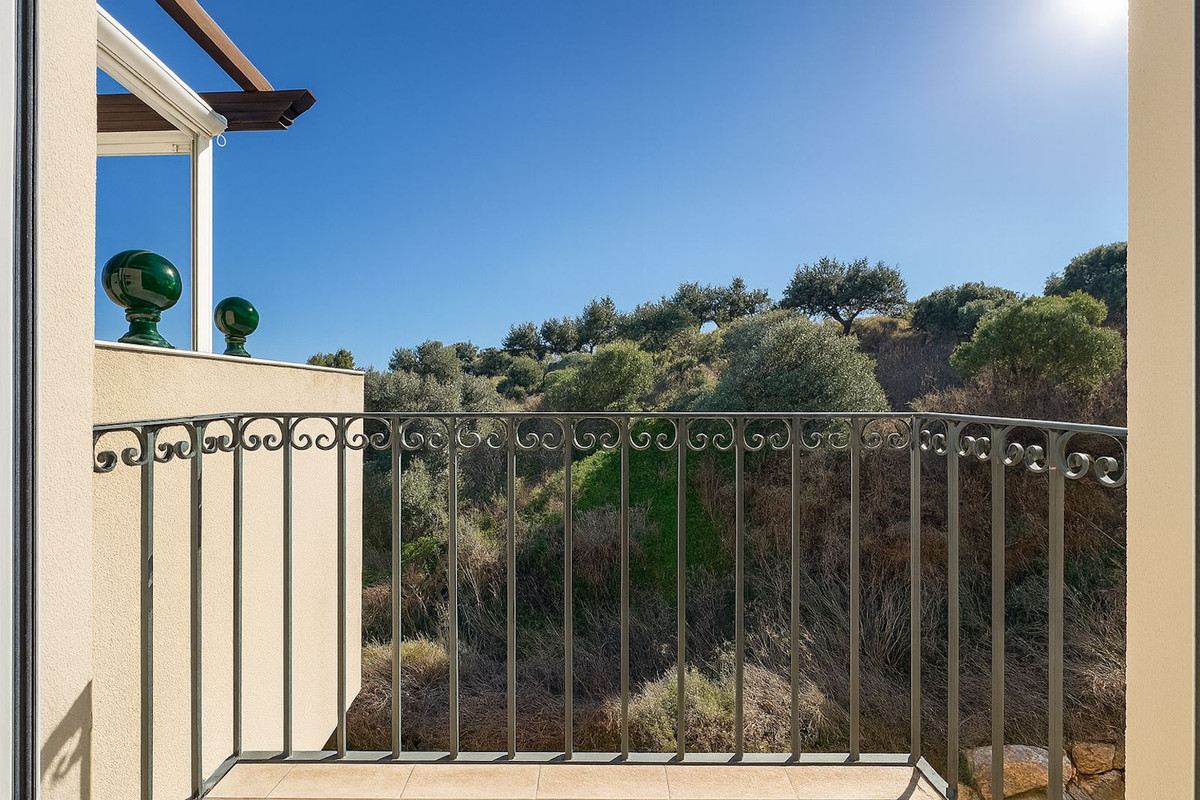 ca6167577b4db5e9d7aebb8aa72d03b1 - 13