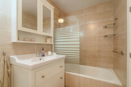 ca6167577b4db5e9d7aebb8aa72d03b1 - 16