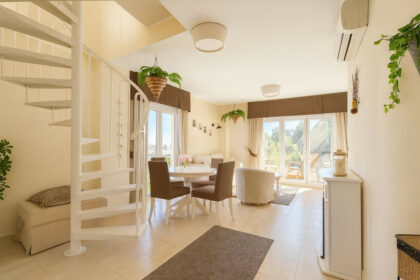 ca6167577b4db5e9d7aebb8aa72d03b1 - 19