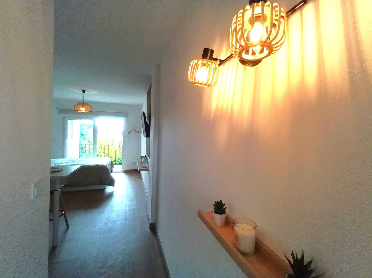 ccd518b5828943f13f83620d084b34b2 - 18