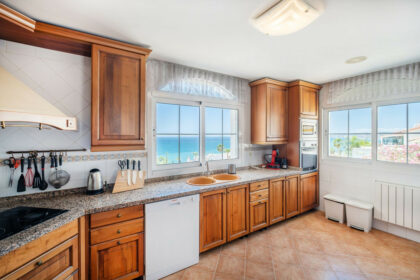 ce73ba435793c95f18e08c726b053c40 - 8