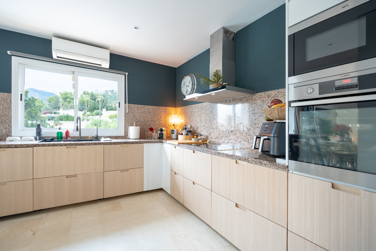 d0150756d732a36976a175043295c01b - 13