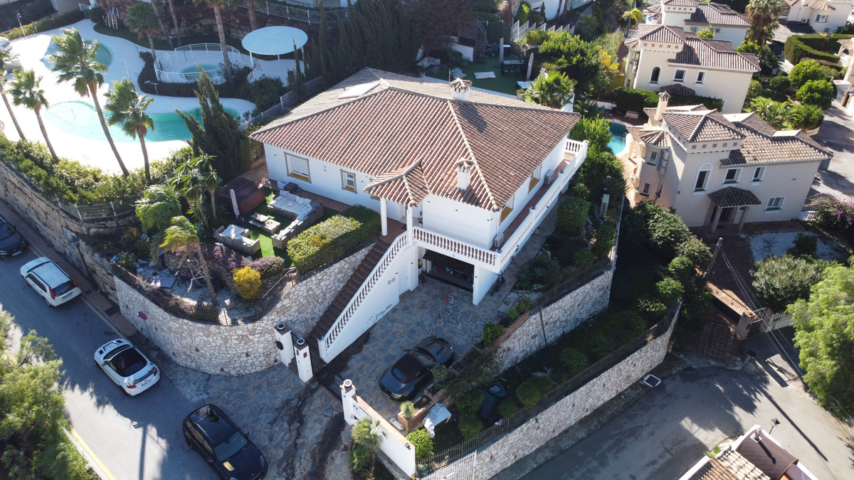 d0150756d732a36976a175043295c01b - 34