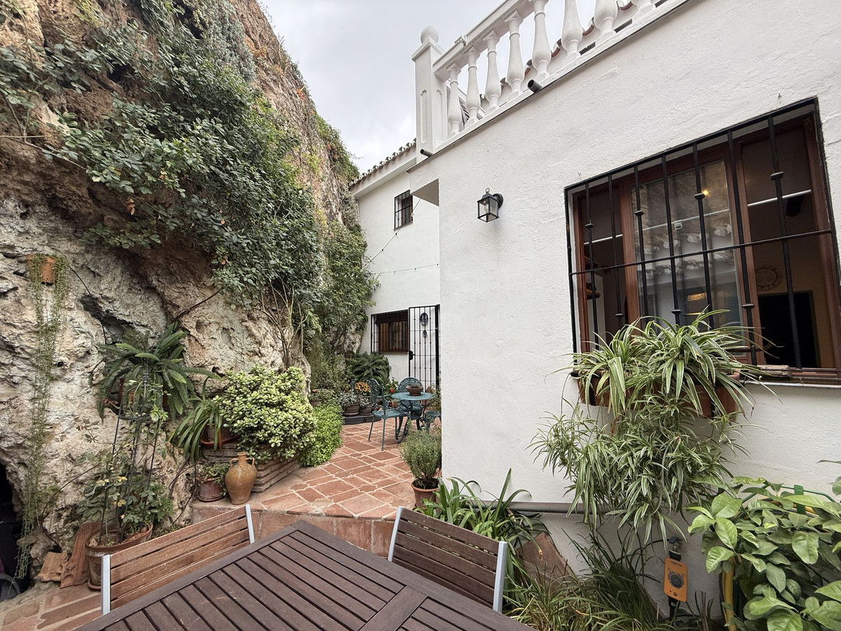 d342b9650ef0d2d6482ad5d7a94cc245 - 11