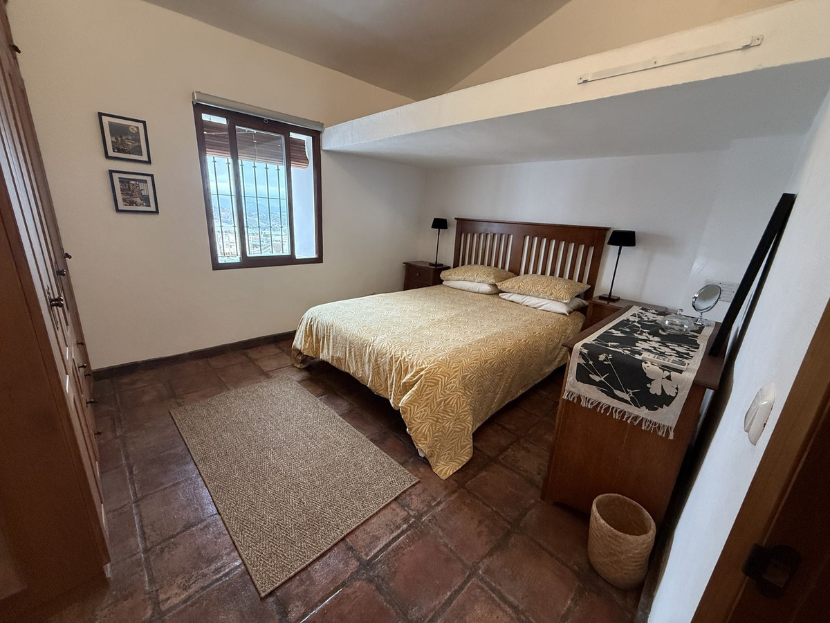 d342b9650ef0d2d6482ad5d7a94cc245 - 16