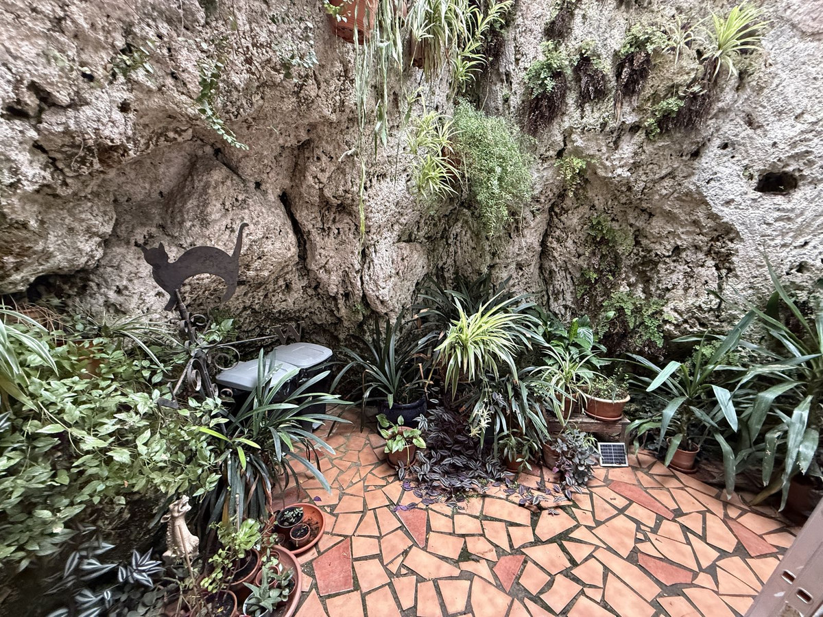 d342b9650ef0d2d6482ad5d7a94cc245 - 23