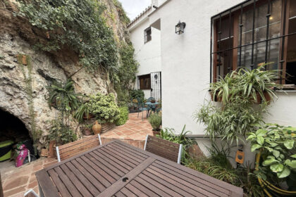 d342b9650ef0d2d6482ad5d7a94cc245 - 24