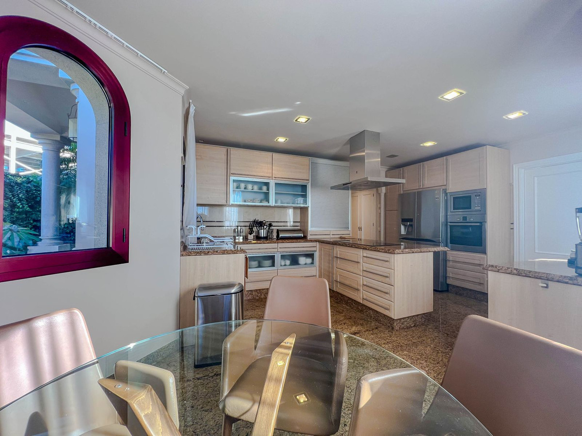 d3c5d6676963c14a6c54f5f4444a65a3 - 11