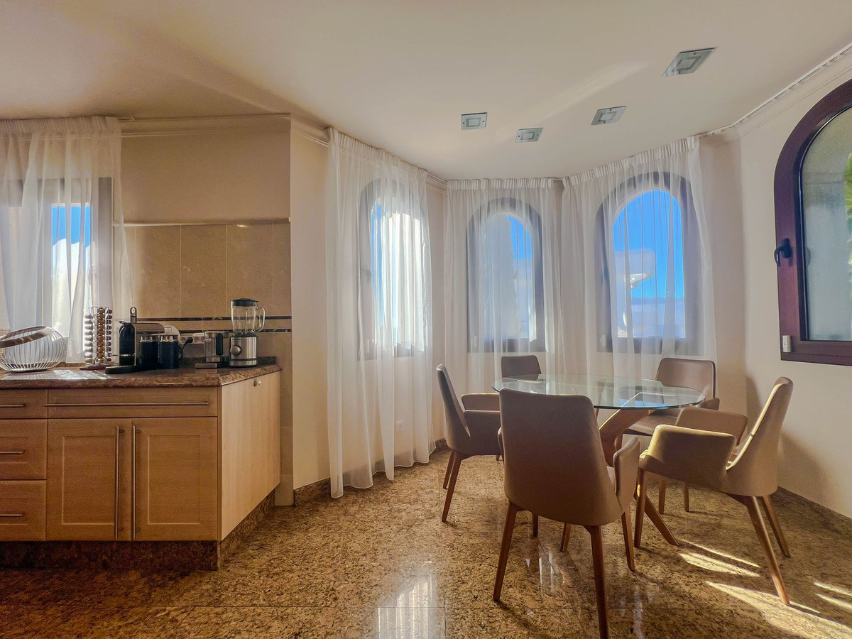 d3c5d6676963c14a6c54f5f4444a65a3 - 12