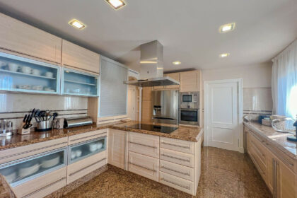 d3c5d6676963c14a6c54f5f4444a65a3 - 13