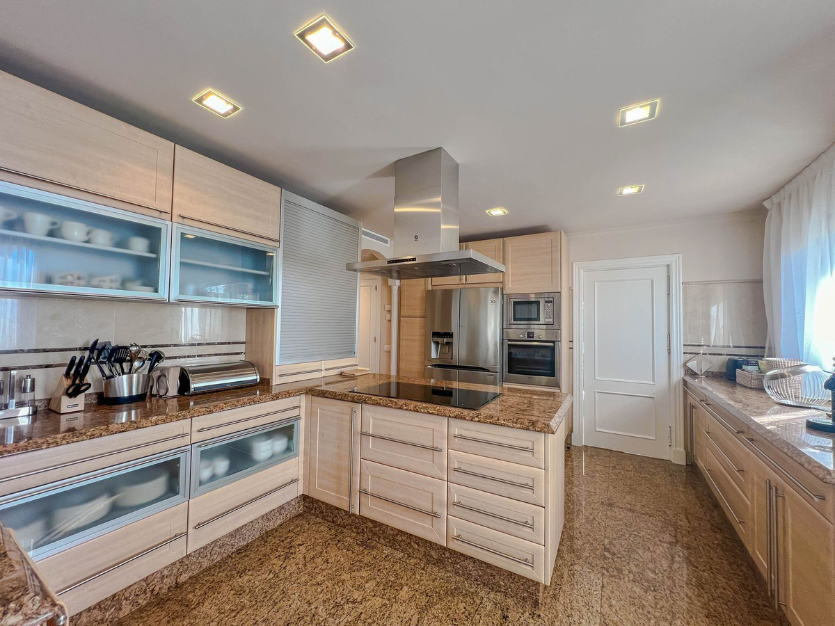 d3c5d6676963c14a6c54f5f4444a65a3 - 13