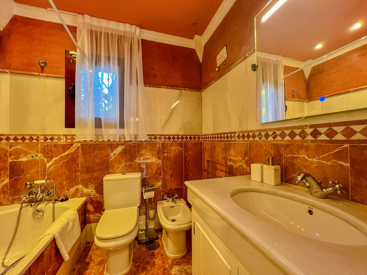 d3c5d6676963c14a6c54f5f4444a65a3 - 16