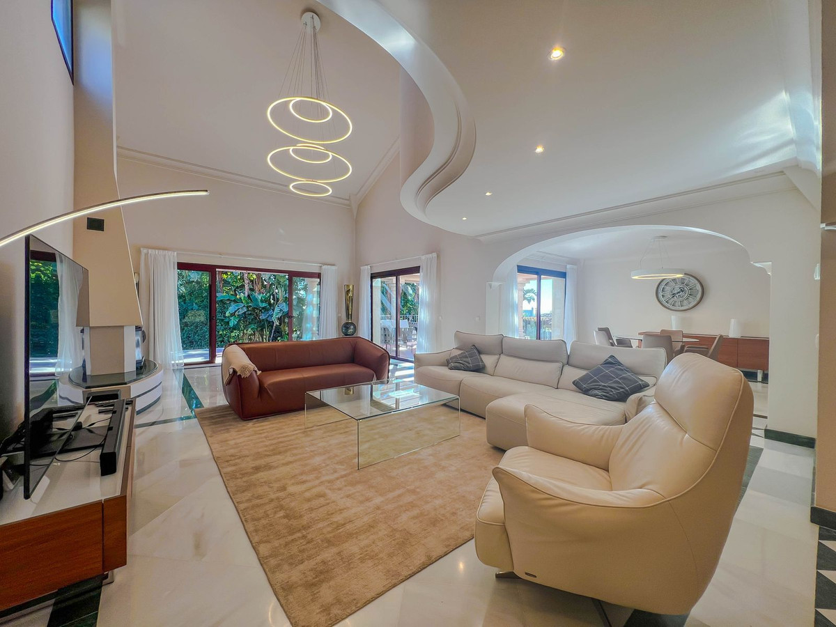 d3c5d6676963c14a6c54f5f4444a65a3 - 2