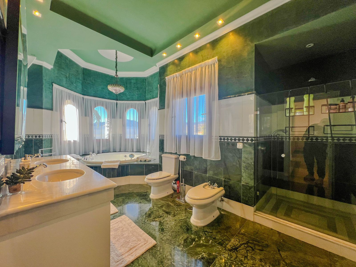 d3c5d6676963c14a6c54f5f4444a65a3 - 22