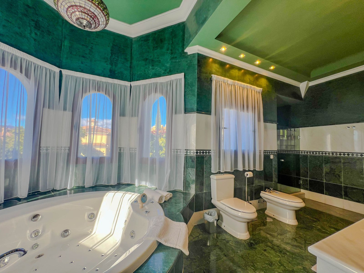 d3c5d6676963c14a6c54f5f4444a65a3 - 23