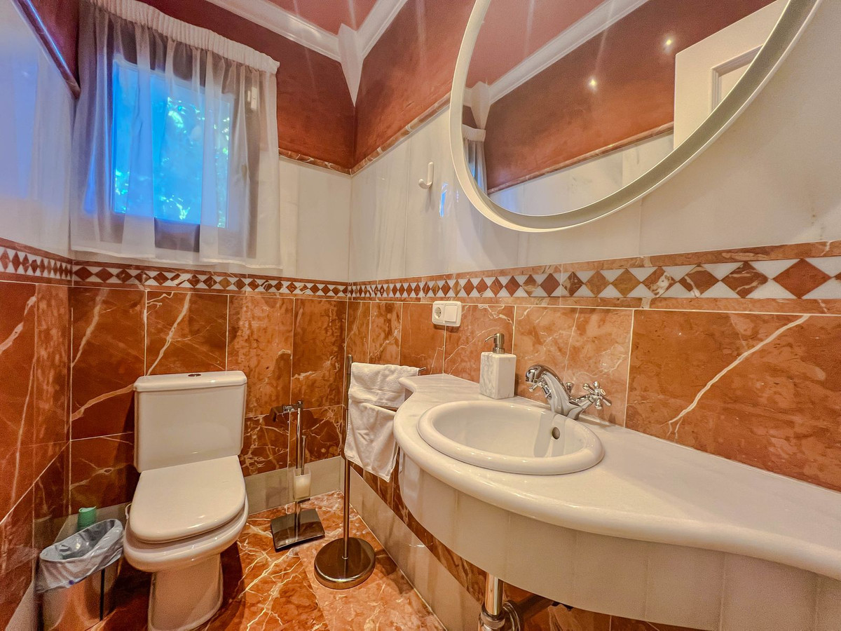 d3c5d6676963c14a6c54f5f4444a65a3 - 32