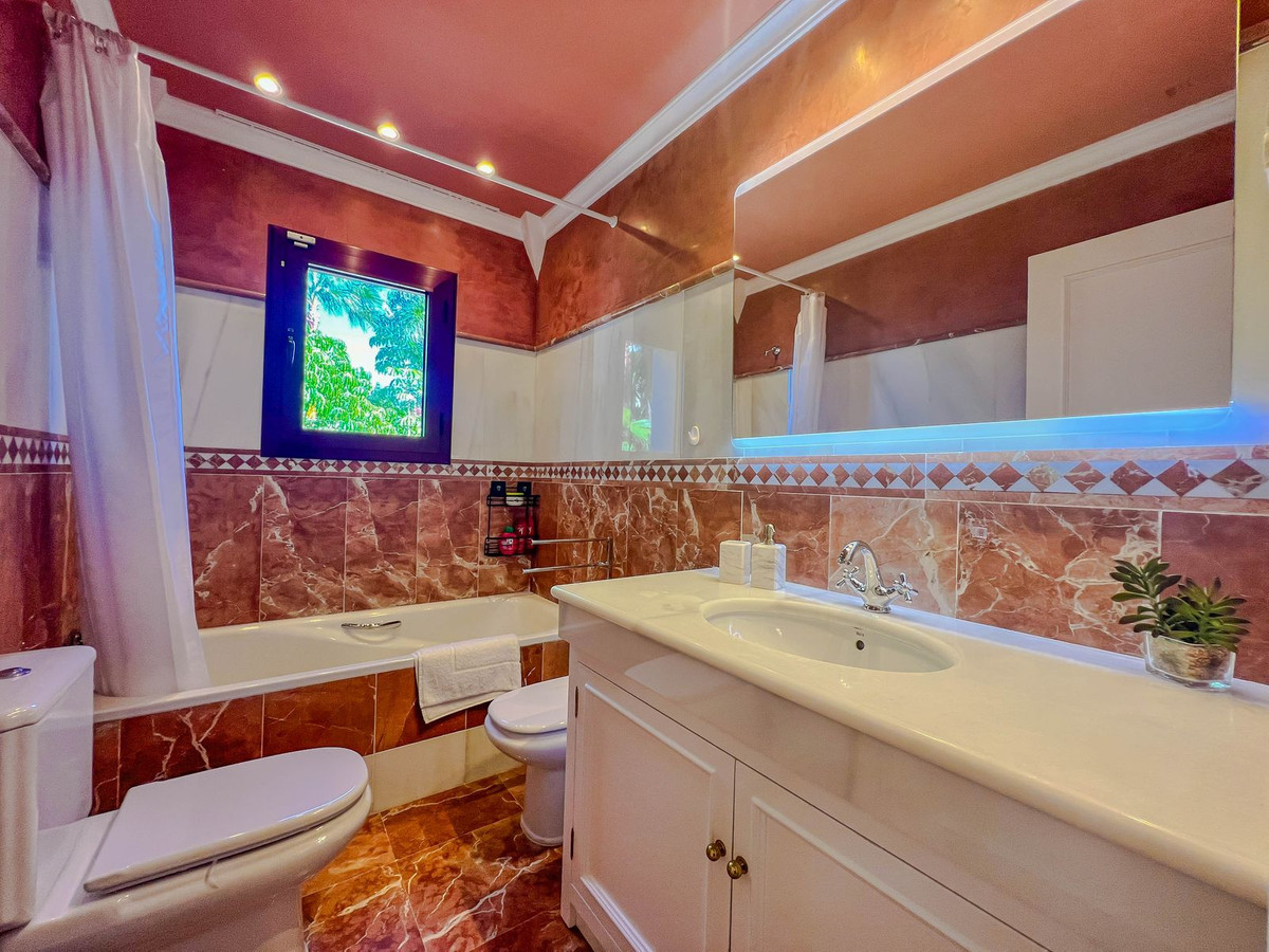 d3c5d6676963c14a6c54f5f4444a65a3 - 33