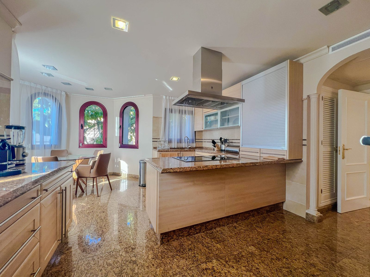 d3c5d6676963c14a6c54f5f4444a65a3 - 35