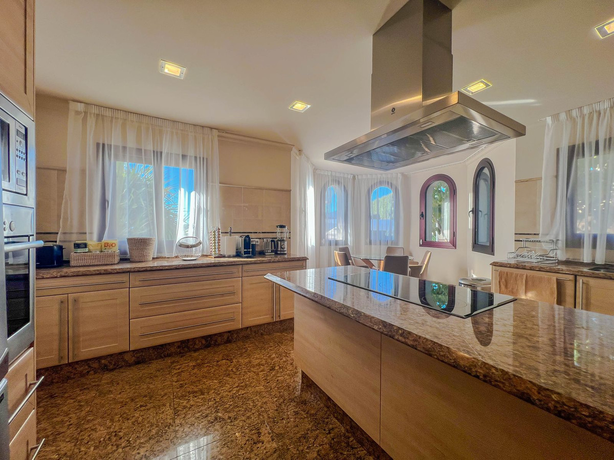 d3c5d6676963c14a6c54f5f4444a65a3 - 4