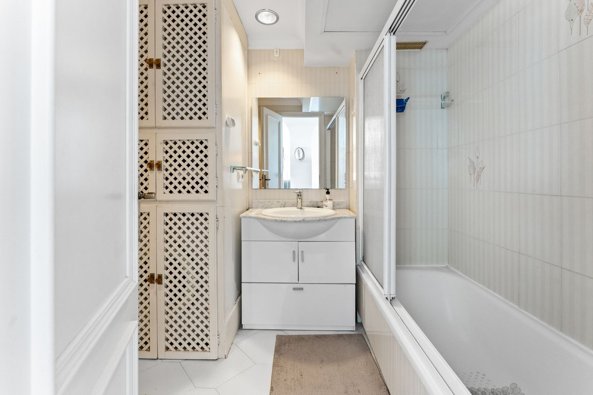 d3cee2e88c9f99965e2ac3a7921d406a - 16