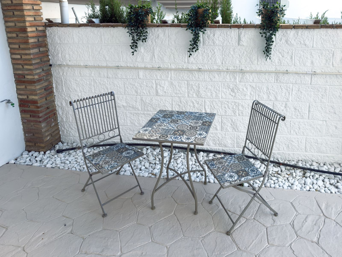 d530065f3060b2e1d1d1d4337a8df425 - 12