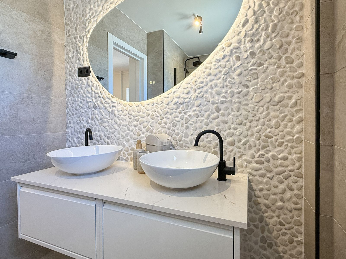 d530065f3060b2e1d1d1d4337a8df425 - 42