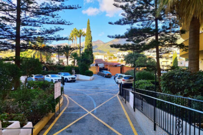 da0a44b696f48bec82589db47a88295b - 32