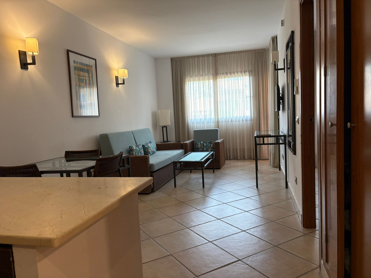 da0f0c1cb5a64afd6824e9c85aefaf64 - 11