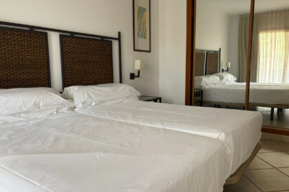 da0f0c1cb5a64afd6824e9c85aefaf64 - 12