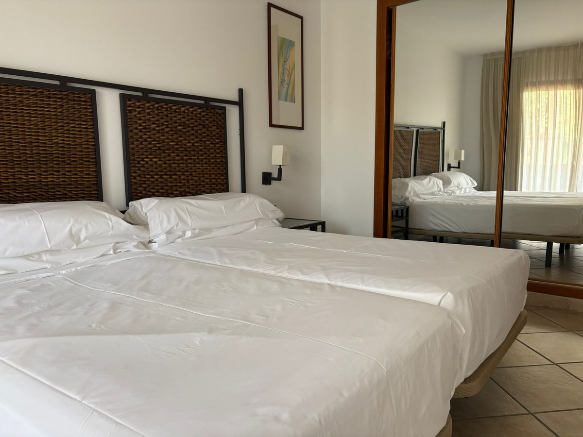 da0f0c1cb5a64afd6824e9c85aefaf64 - 12