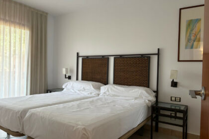 da0f0c1cb5a64afd6824e9c85aefaf64 - 13