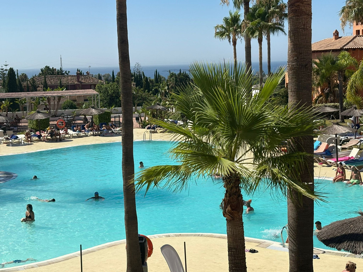 da0f0c1cb5a64afd6824e9c85aefaf64 - 16