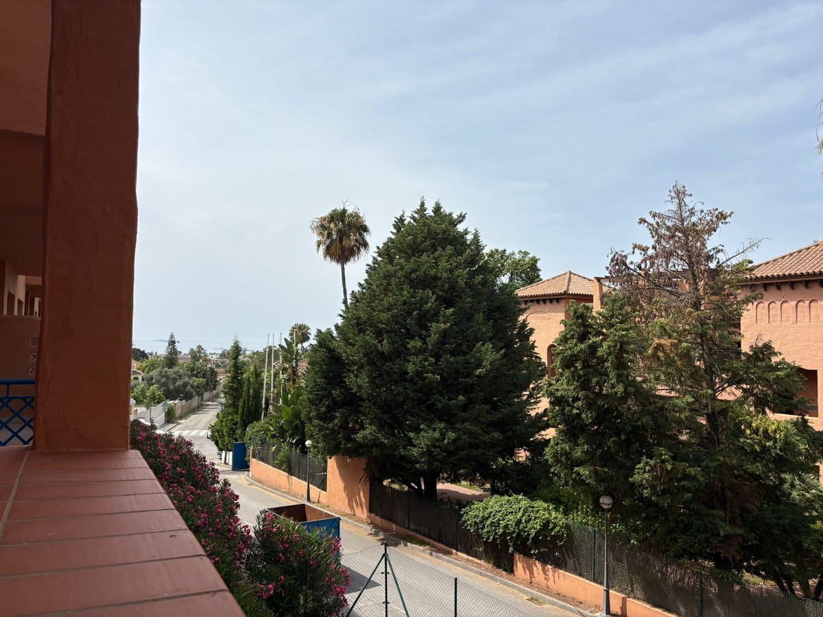 da0f0c1cb5a64afd6824e9c85aefaf64 - 17