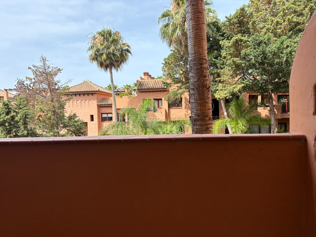 da0f0c1cb5a64afd6824e9c85aefaf64 - 18