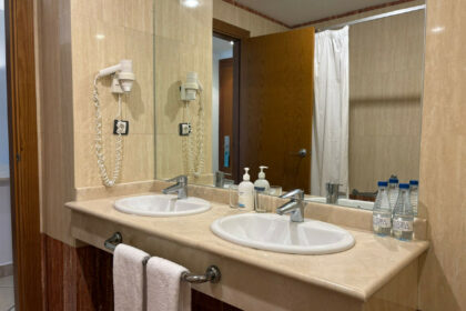 da0f0c1cb5a64afd6824e9c85aefaf64 - 20